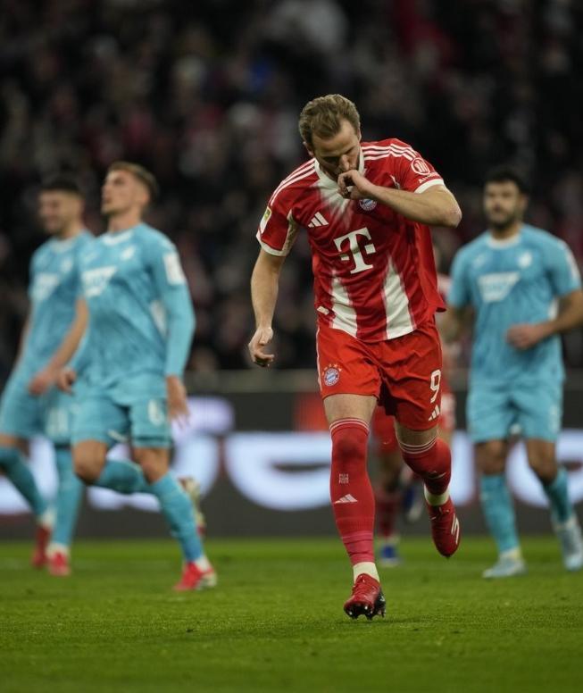 KaiyunAPP-迪亚斯独造5球成就百球里程碑，凯恩梅开二度，拜仁5-1霍芬海姆